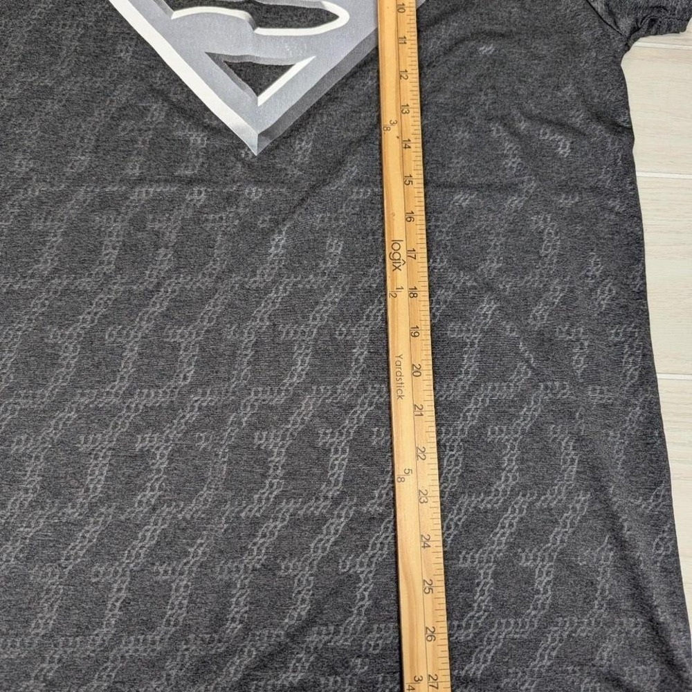 Men's large Superman black & grey moisture wicking t-shirt - Picture 4 of 5